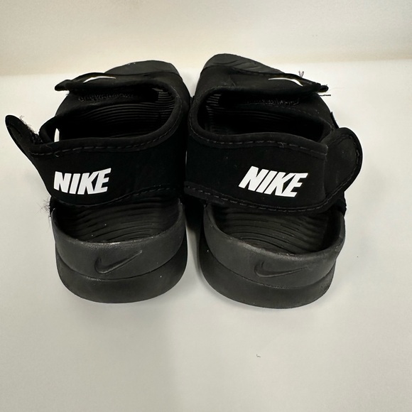 Kids Nike Sandals. Size 1 - Picture 3 of 5